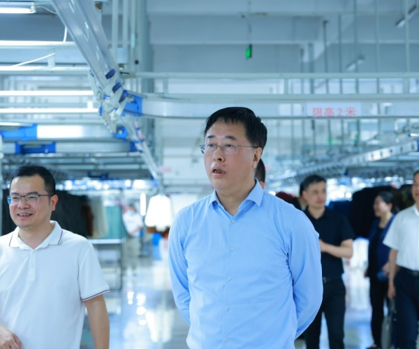 農行總行田繼敏領導一行調研嘉欣絲綢 共探銀企合作新機遇